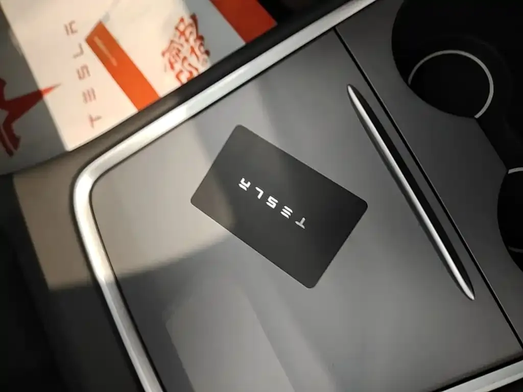 Tesla Model 3 — фото 2