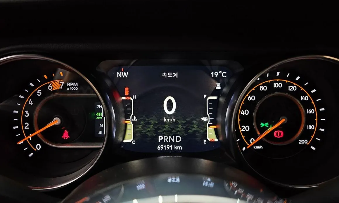 Jeep Wrangler 2021 из KR, фото 2