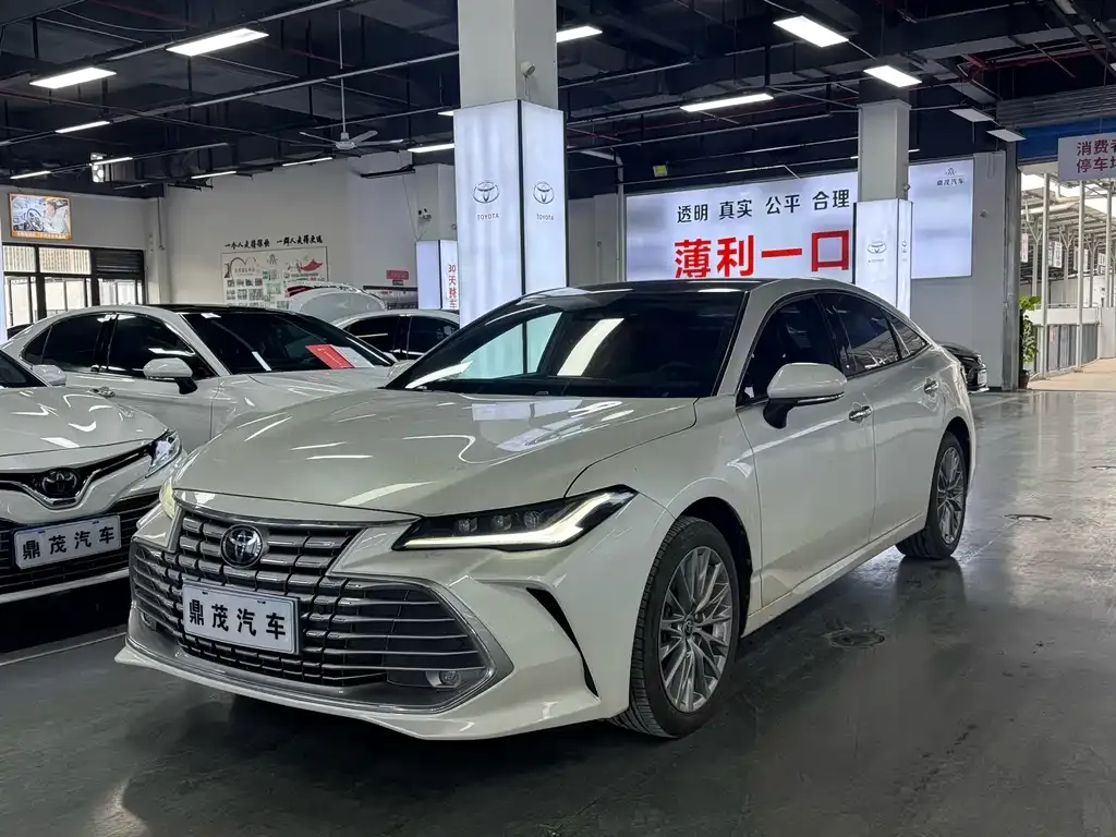 Toyota Avalon — фото 1