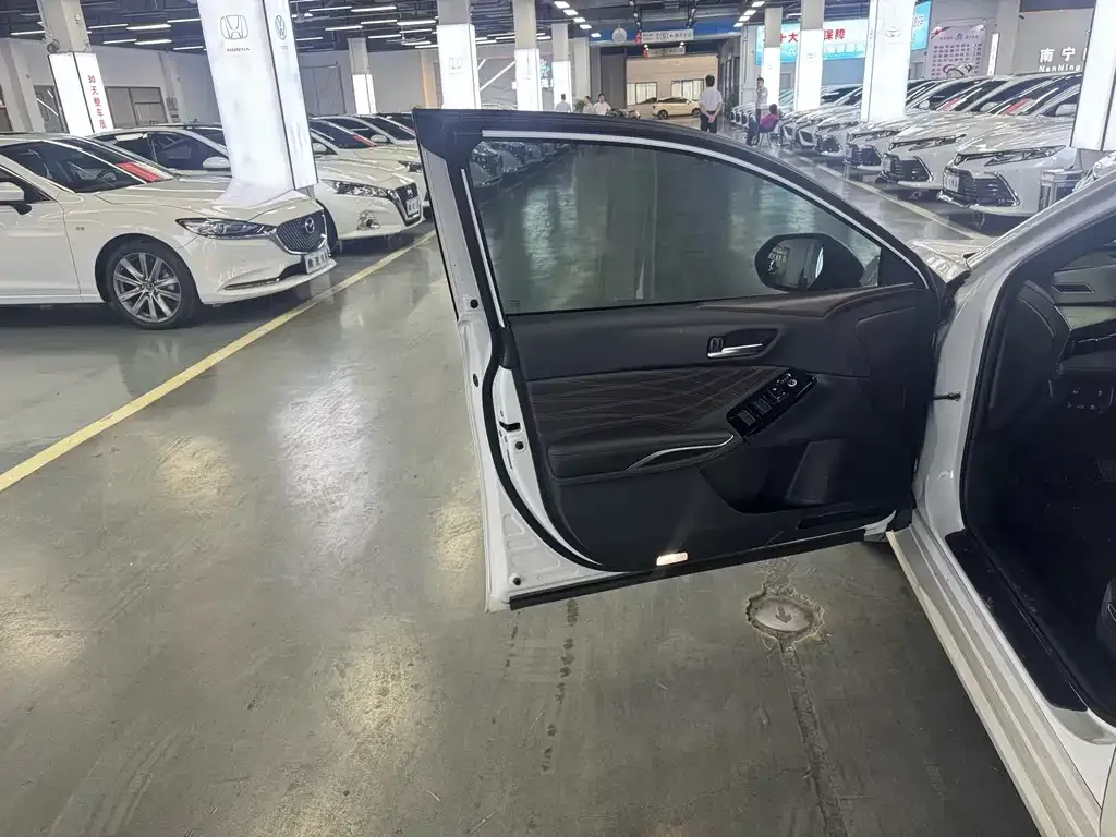 Toyota Avalon — фото 10