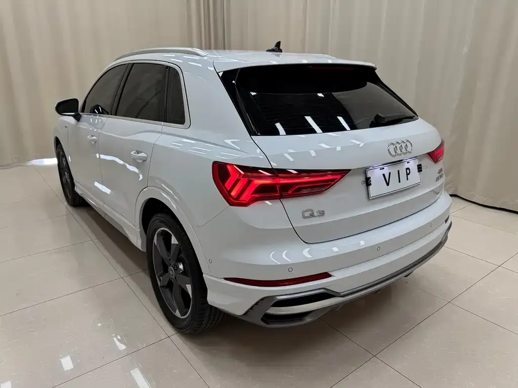 Audi Q3 — фото 8