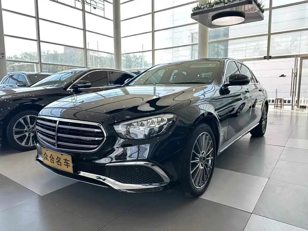 Mercedes-Benz E-Class — фото 1