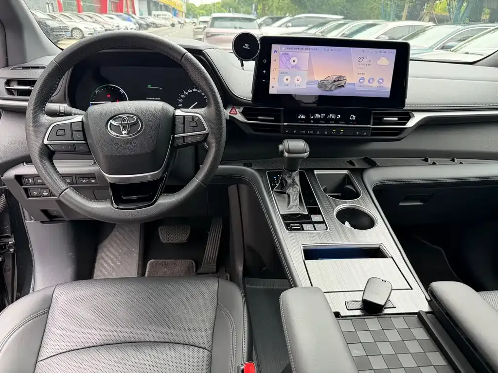 Toyota Sienna — фото 7