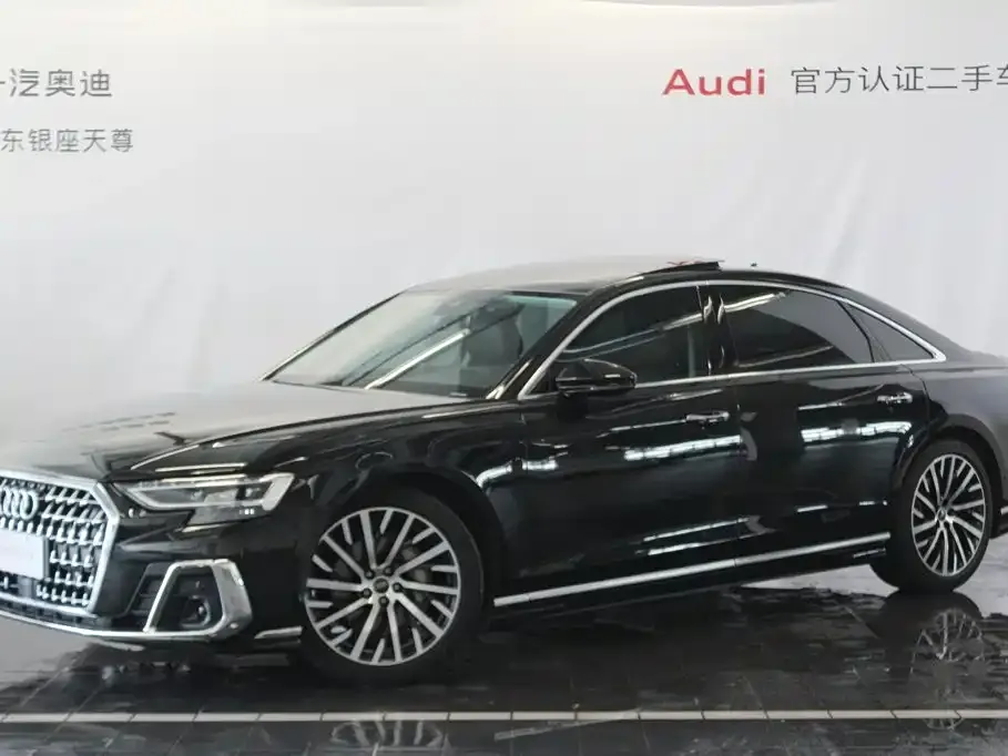 Audi A8 — фото 1