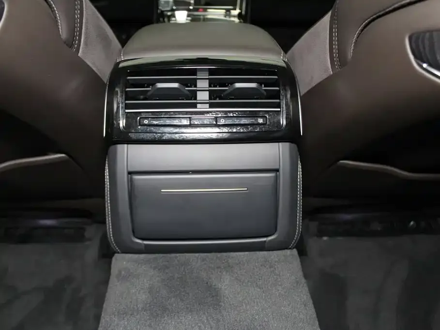 Audi A8 — фото 10