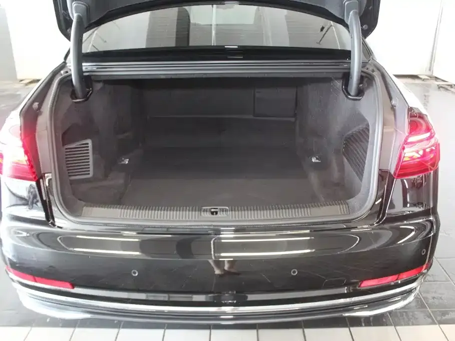 Audi A8 — фото 4