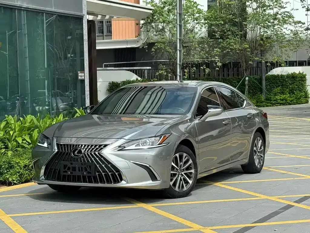 Lexus ES — фото 1