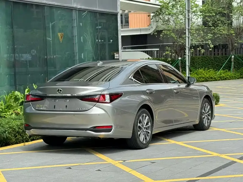 Lexus ES — фото 3
