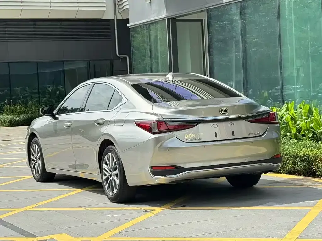 Lexus ES — фото 9