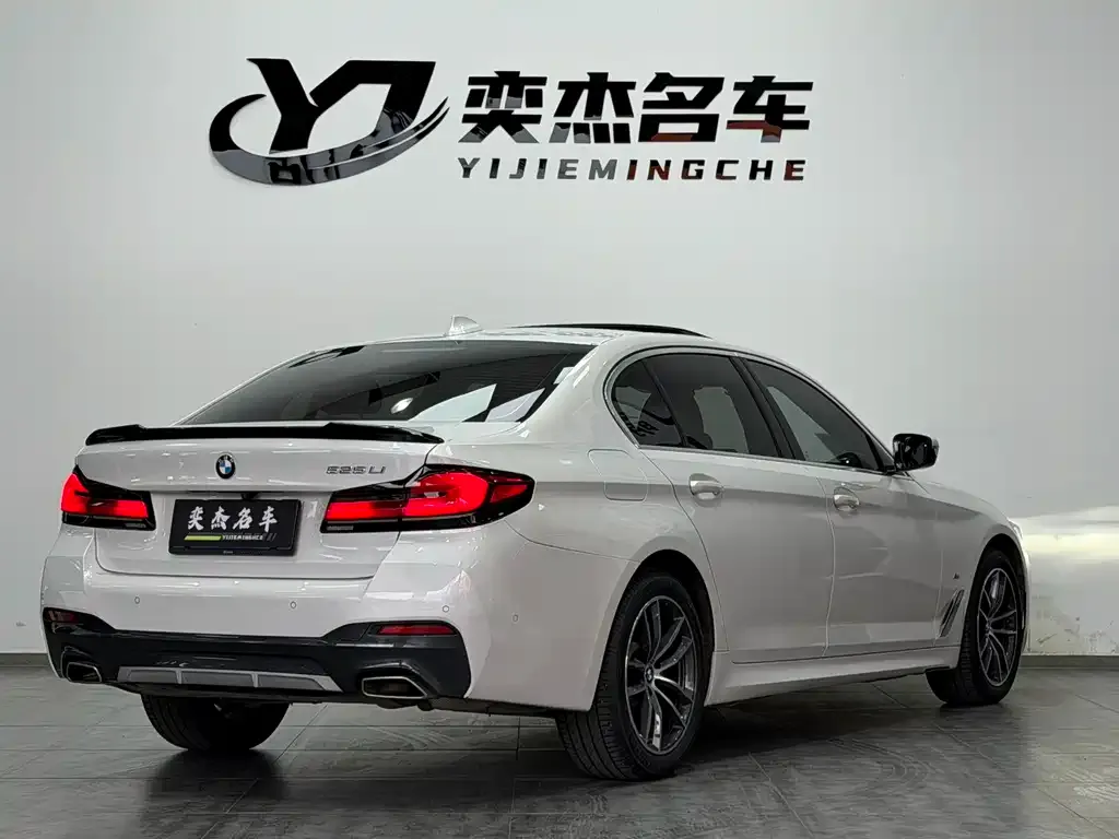BMW 5 Series — фото 10