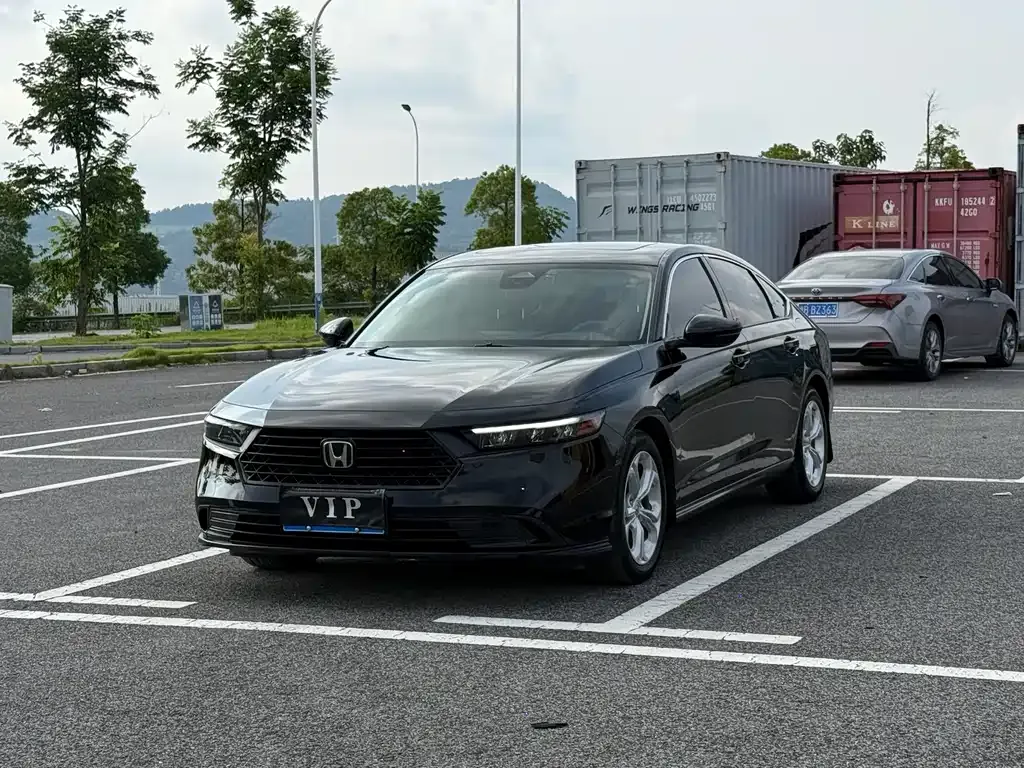 Honda Accord — фото 1