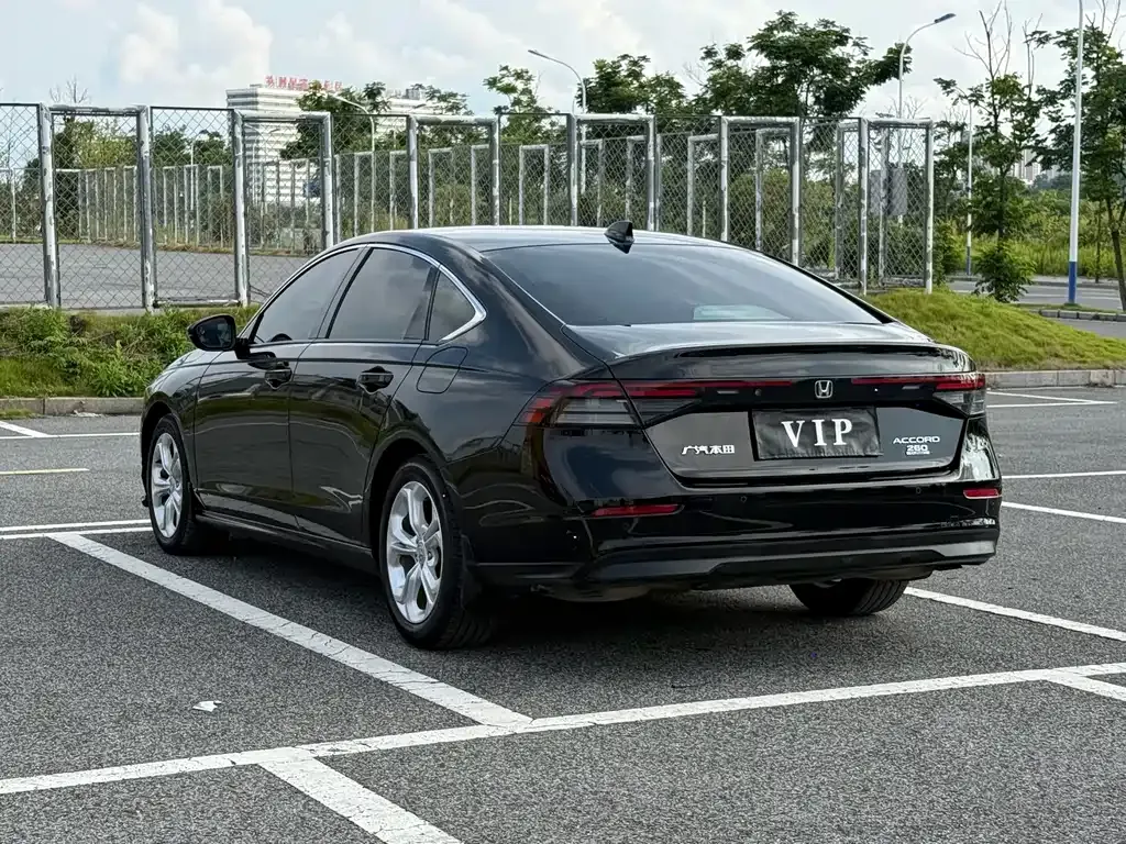 Honda Accord — фото 8