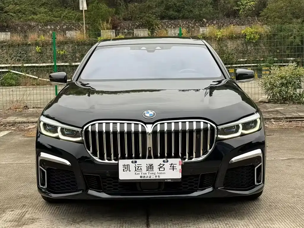 BMW 7 Series — фото 1
