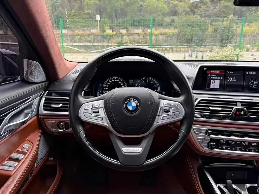 BMW 7 Series — фото 4