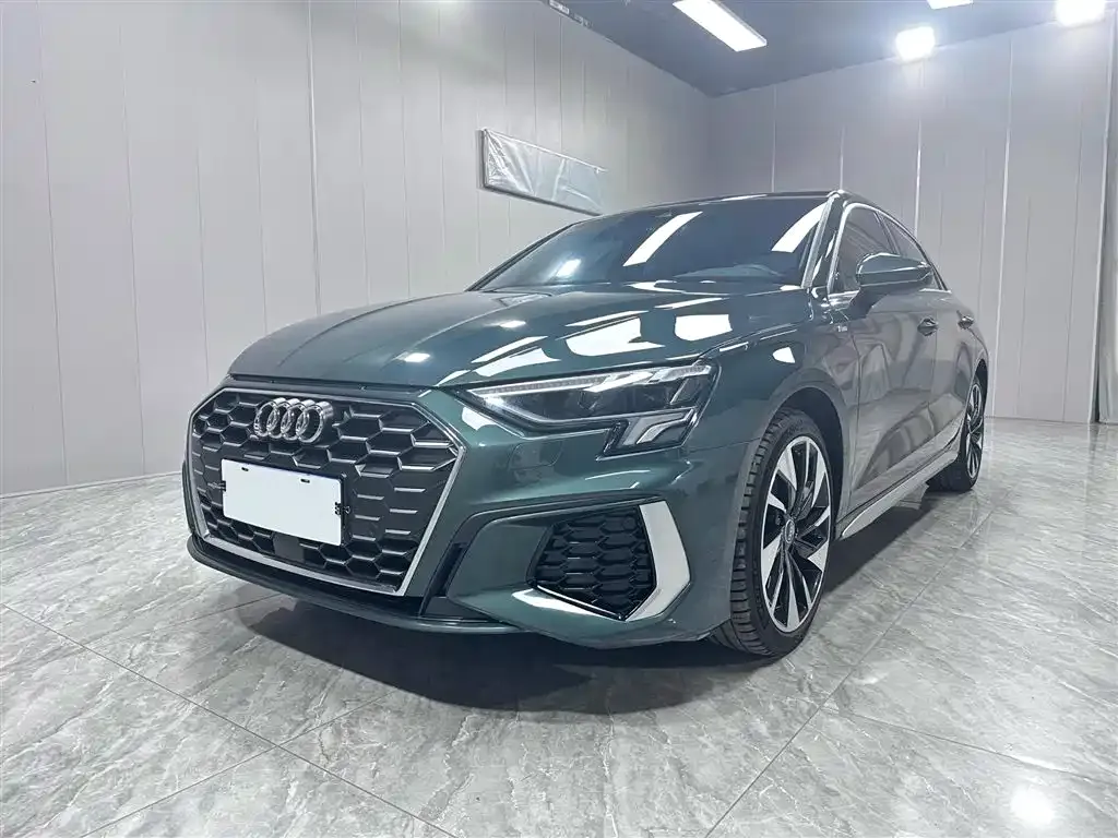 Audi A3 — фото 1