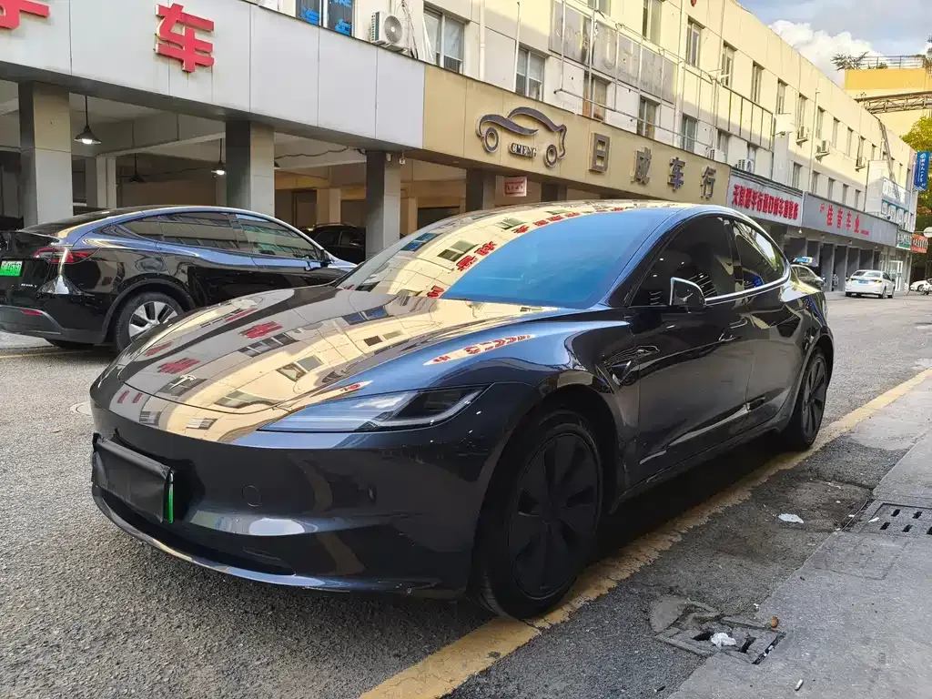 Tesla Model 3 — фото 1