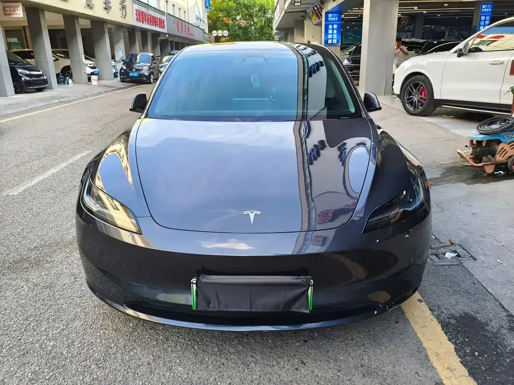 Tesla Model 3 — фото 9