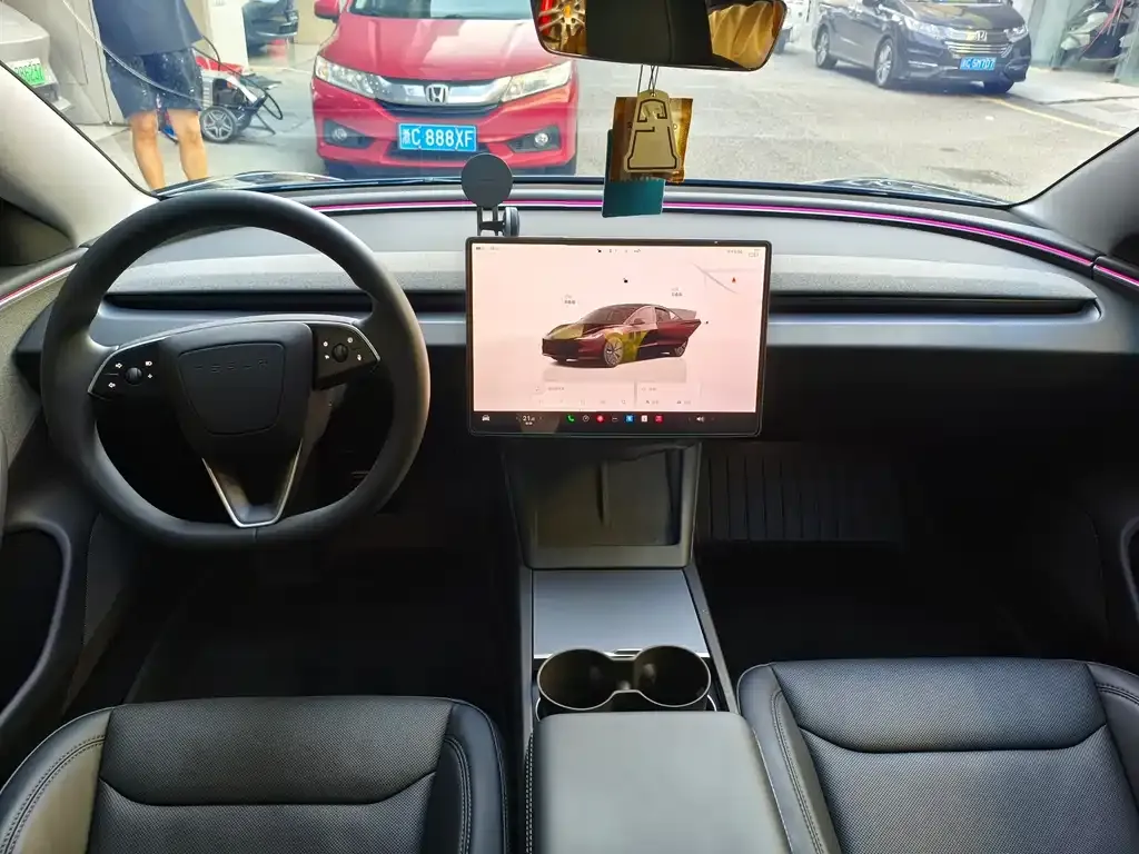 Tesla Model 3 — фото 3