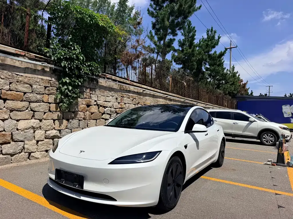 Tesla Model 3 — фото 1