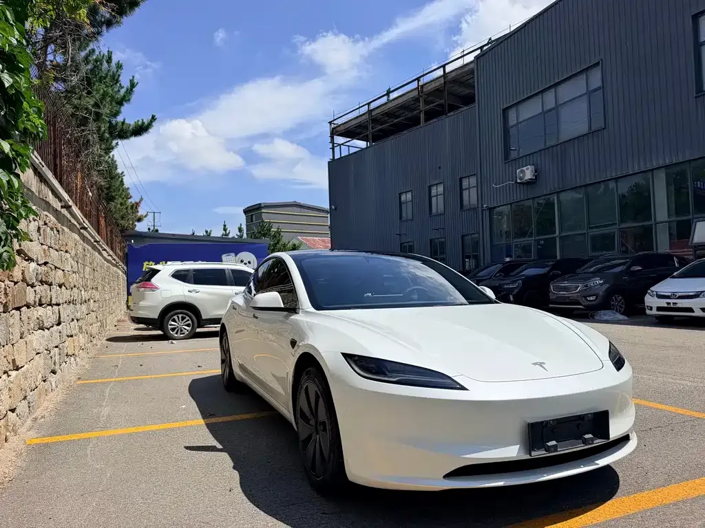 Tesla Model 3 — фото 7