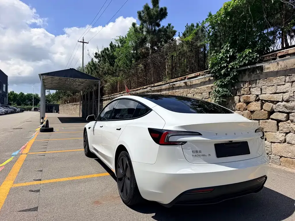 Tesla Model 3 — фото 4