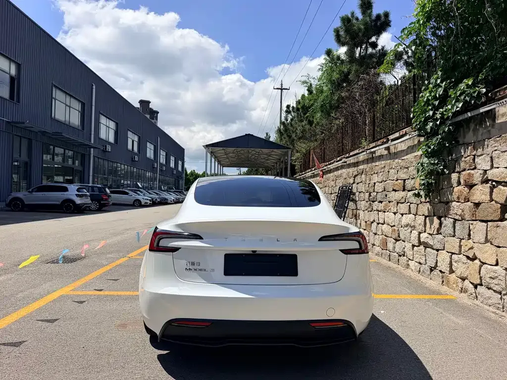 Tesla Model 3 — фото 8