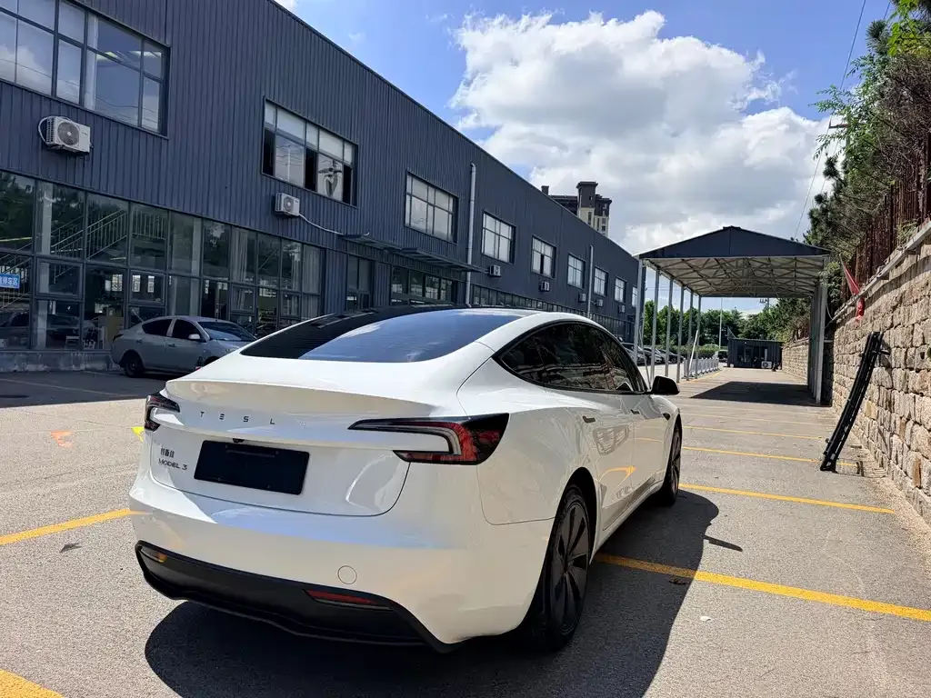 Tesla Model 3 — фото 3