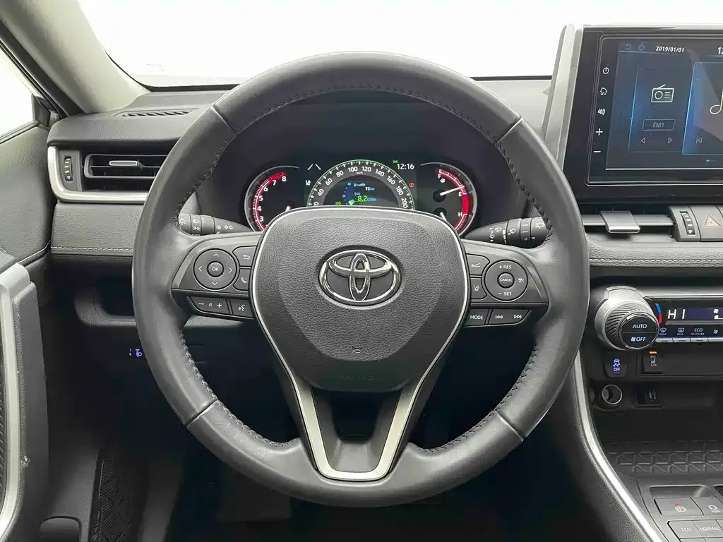 Toyota RAV4 — фото 10