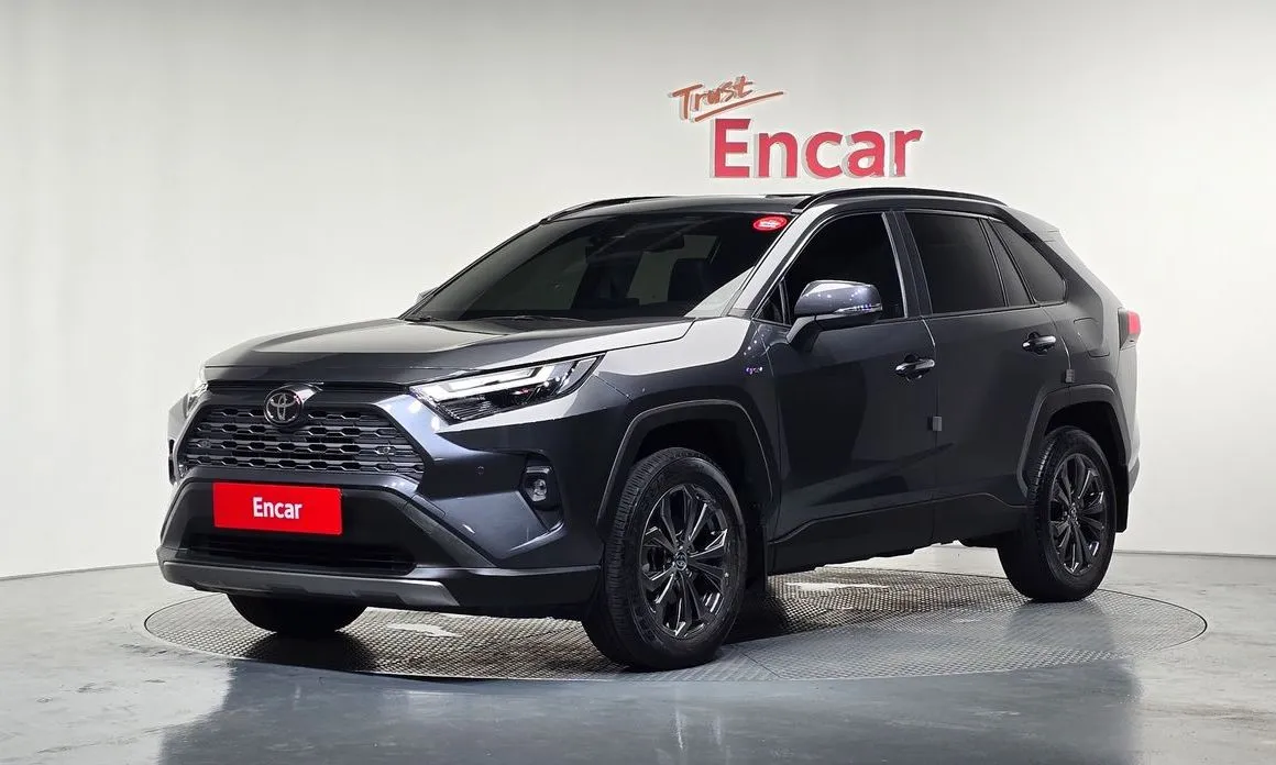 Toyota RAV4 — фото 1