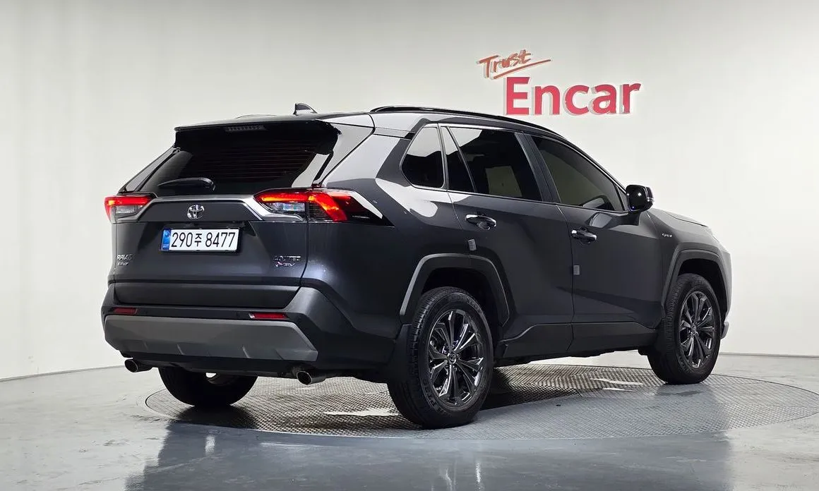 Toyota RAV4 — фото 6