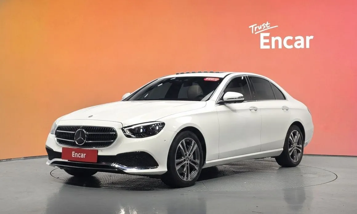Mercedes-Benz E-Class — фото 1