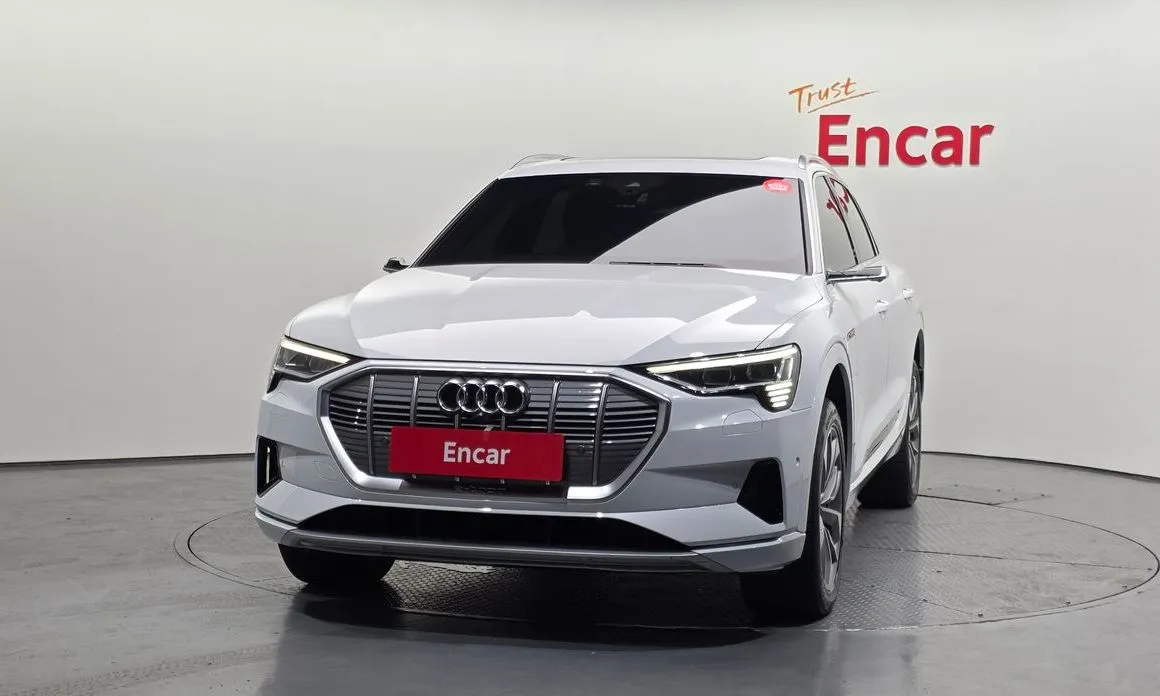 Audi e-tron — фото 2