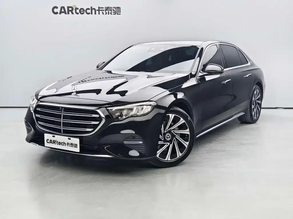 Mercedes-Benz E-Class — фото 1