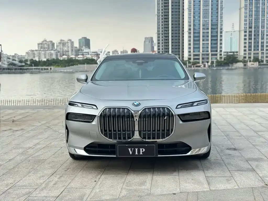 BMW i7 — фото 3