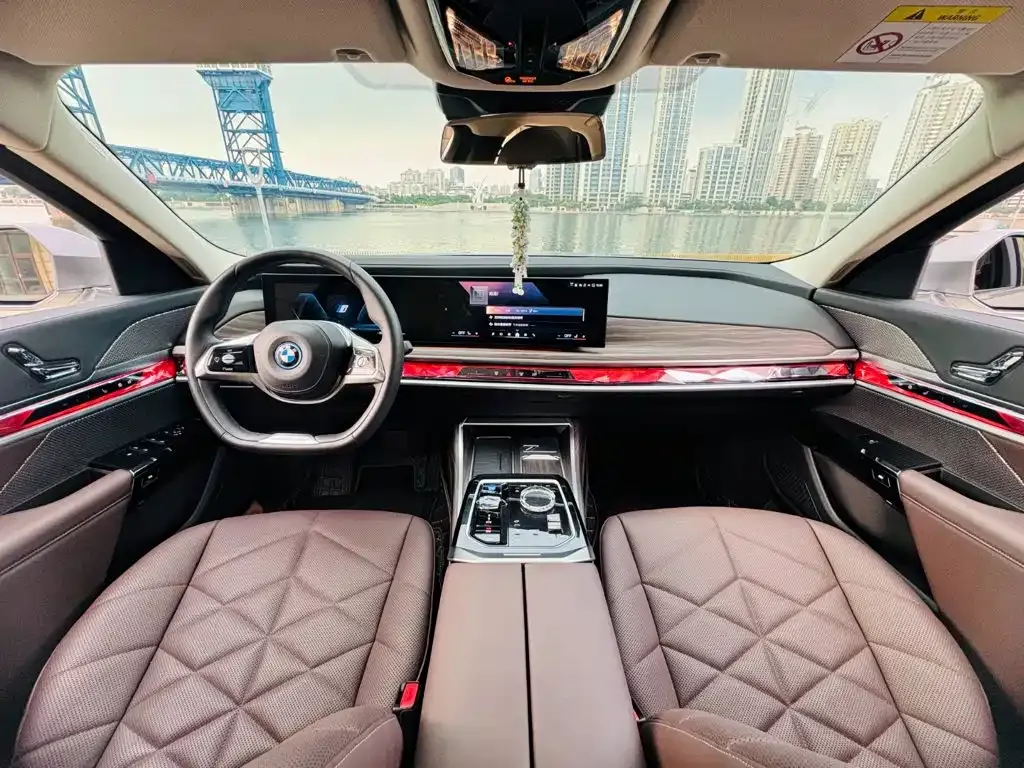 BMW i7 — фото 9