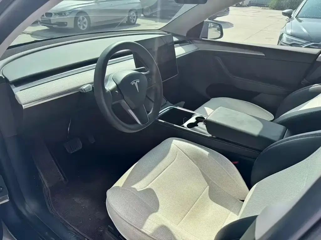 Tesla Model Y — фото 7