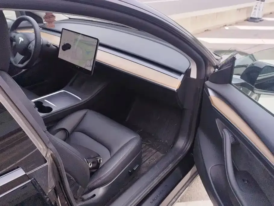 Tesla Model 3 — фото 8