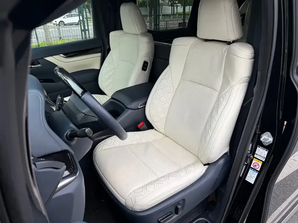 Toyota Vellfire — фото 6