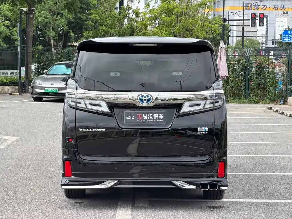 Toyota Vellfire — фото 10