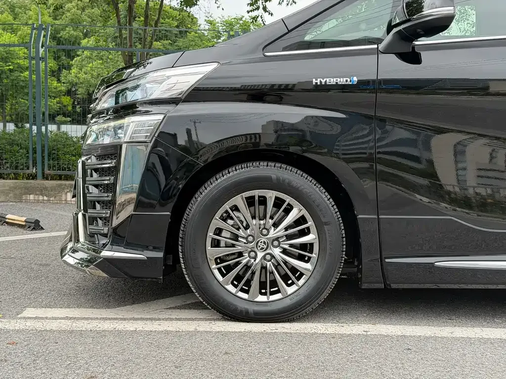 Toyota Vellfire — фото 4