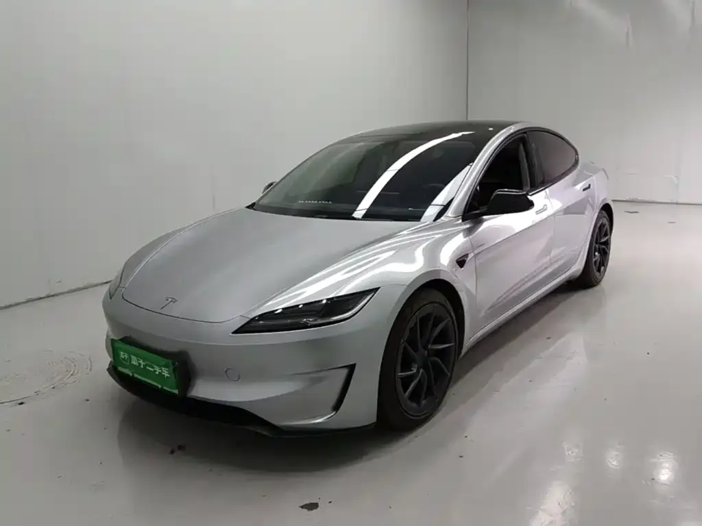 Tesla Model 3 — фото 1