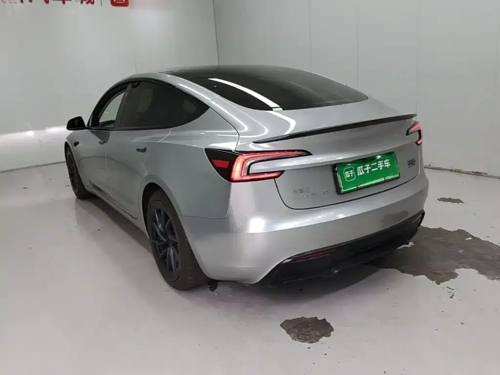 Tesla Model 3 — фото 10