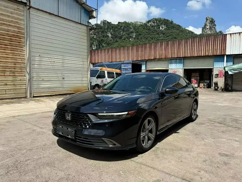 Honda Accord — фото 1