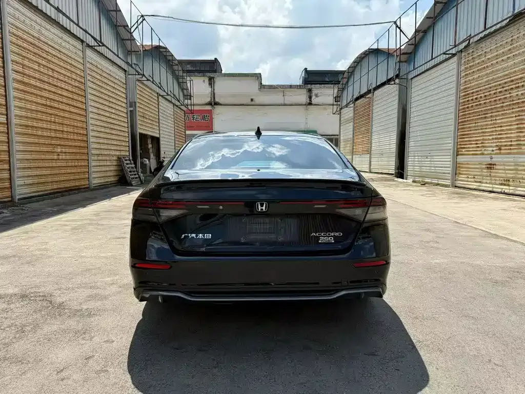 Honda Accord — фото 8