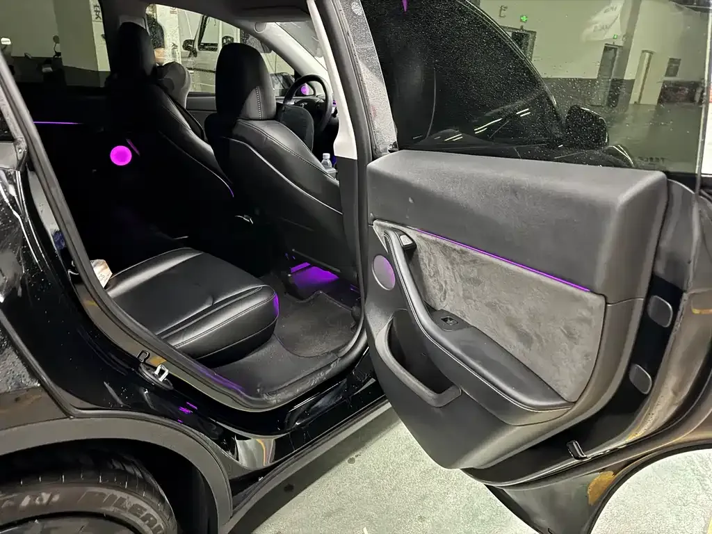 Tesla Model Y — фото 8