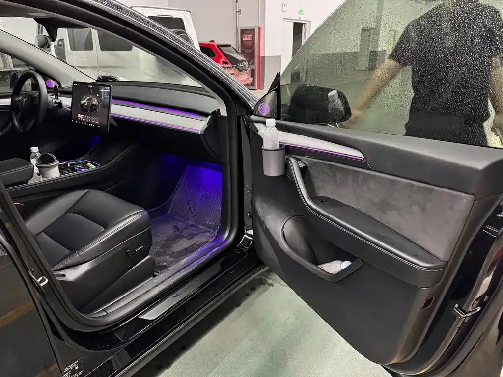 Tesla Model Y — фото 10