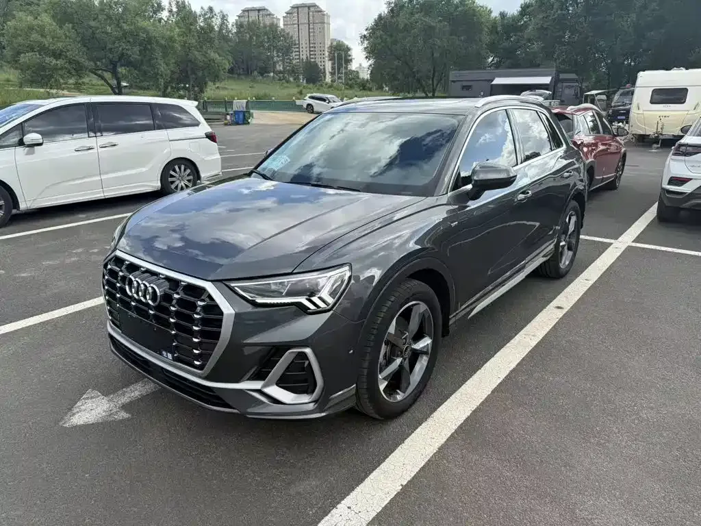 Audi Q3 — фото 1