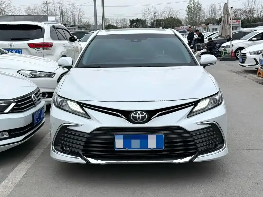 Toyota Camry — фото 7