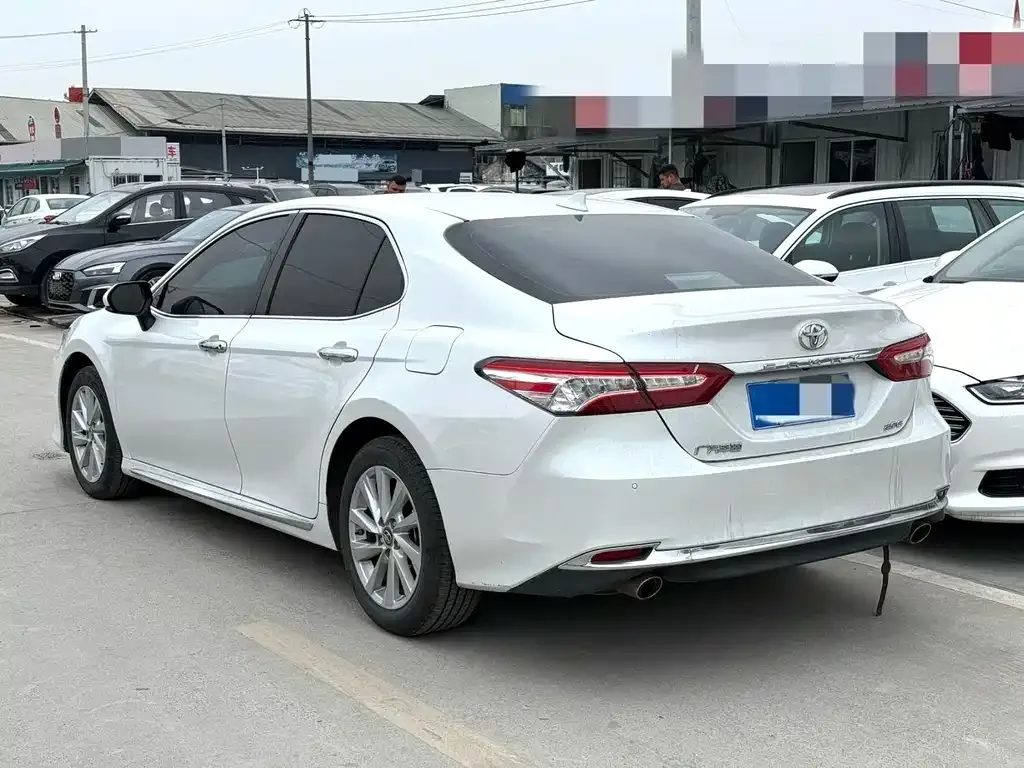 Toyota Camry — фото 3
