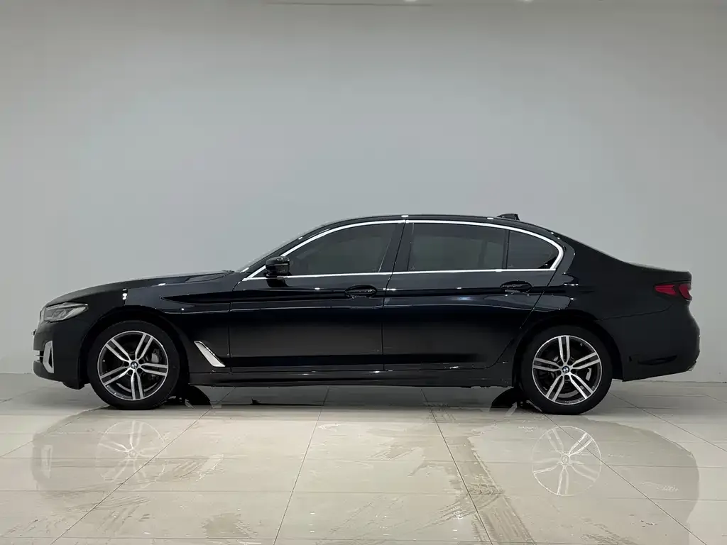 BMW 5 Series — фото 3